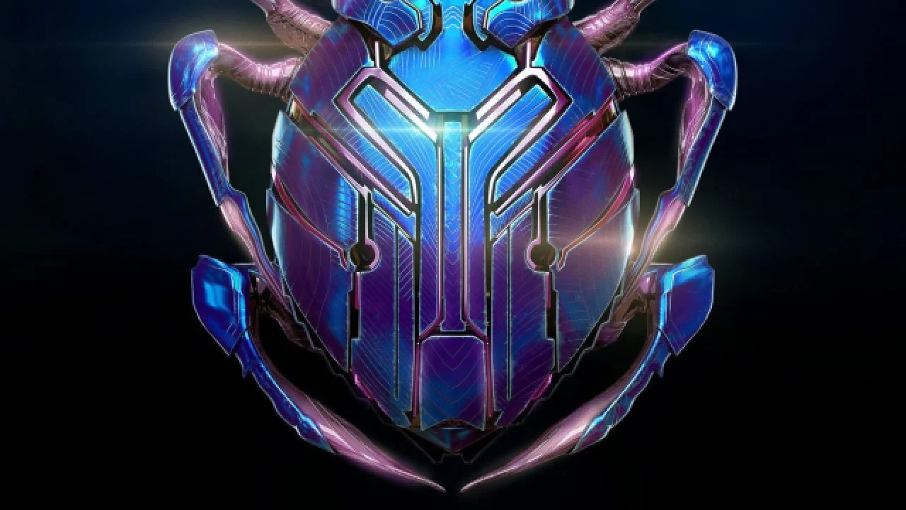     Blue Beetle - jest oficjalny plakat filmu. Błękitny Skarabeusz zaprasza do kin